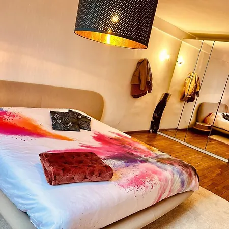 Private With King Size Bed - Shared Bathroom Πανσιόν 4*