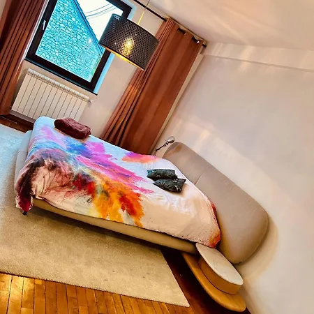 Private With King Size Bed - Shared Bathroom Πανσιόν 4*