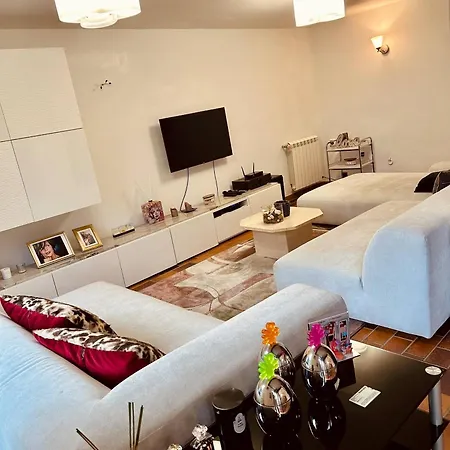 Private With King Size Bed - Shared Bathroom Πανσιόν Clavier
