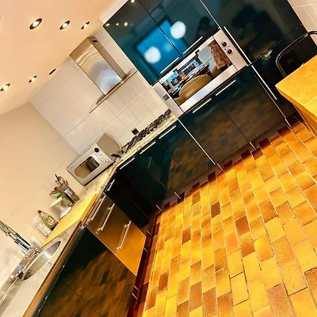Private With King Size Bed - Shared Bathroom 4* Clavier