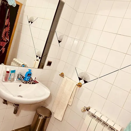 Πανσιόν Private With King Size Bed - Shared Bathroom 4*